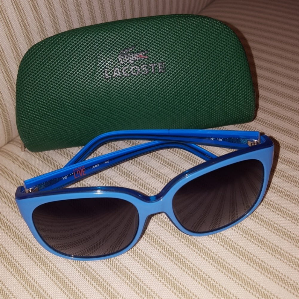 Lacoste sunglasses with case💕